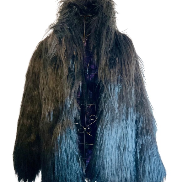 Doll’s Kill Widow Full Faux Fur Coat Size S/M NWT - Picture 8 of 9